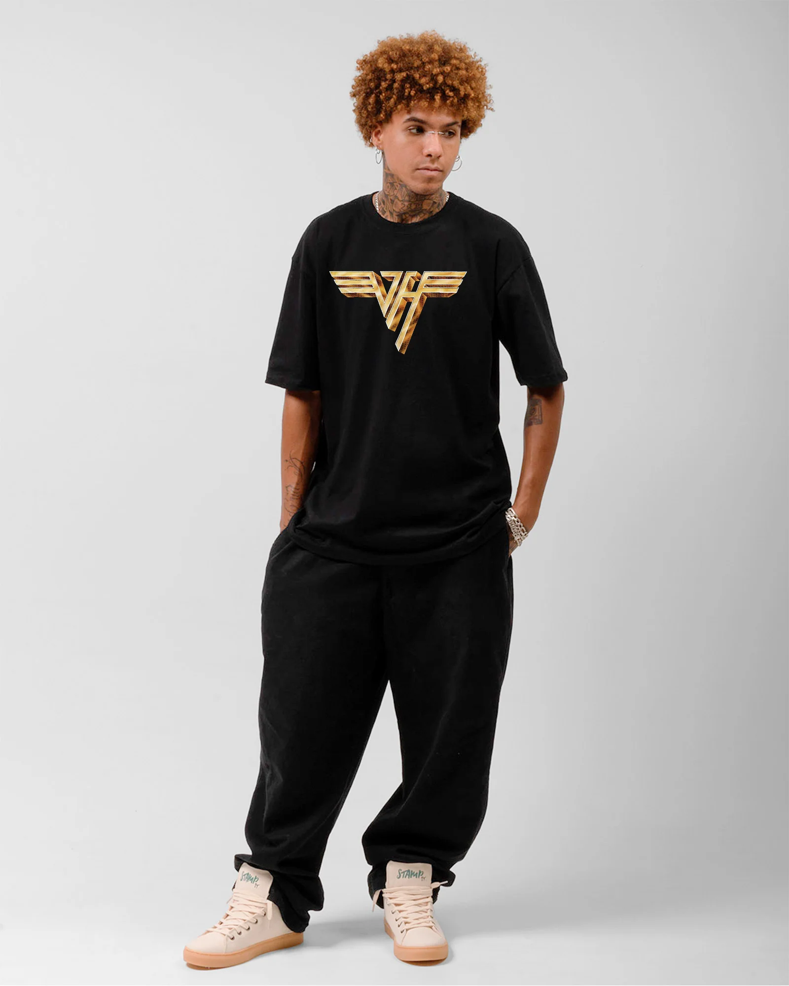 Camiseta Preta Van Halen Logo Dourado Unissex - Image 3